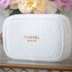 CHANEL Beaute’ BNWOT White/Ivory & Gold Detail Makeup Bag & Chanel Card.